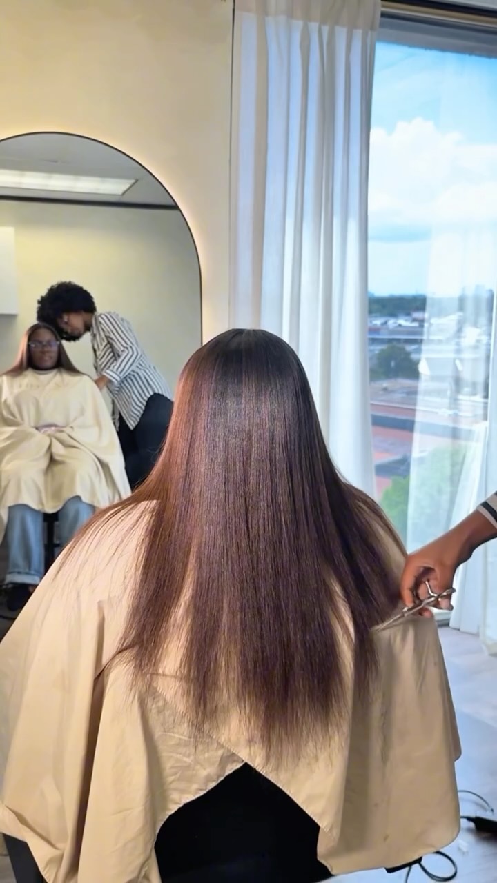 Learn how to actually keep your length

My hair grows, it just doesn’t get any longer.” Let’s correct the math. Your scalp naturally grows about half an inch a month. If your hair isn’t getting longer, your retention is broken, not your growth.

- The Culprit: Leaving braids in past the 8-week mark causes new growth to matte and lock. When you finally take them down, you are snapping dry, dehydrated strands.

- The Fix: Out of sight is not out of mind. You must mist your braids with a water-based leave-in conditioner weekly. When taking them down, take your time, use a detangling melt, and never rush the process.

And if you’ve been struggling with dryness and breakage… just know we’ve been working on something made exactly for this ✨

Stay tuned 💌