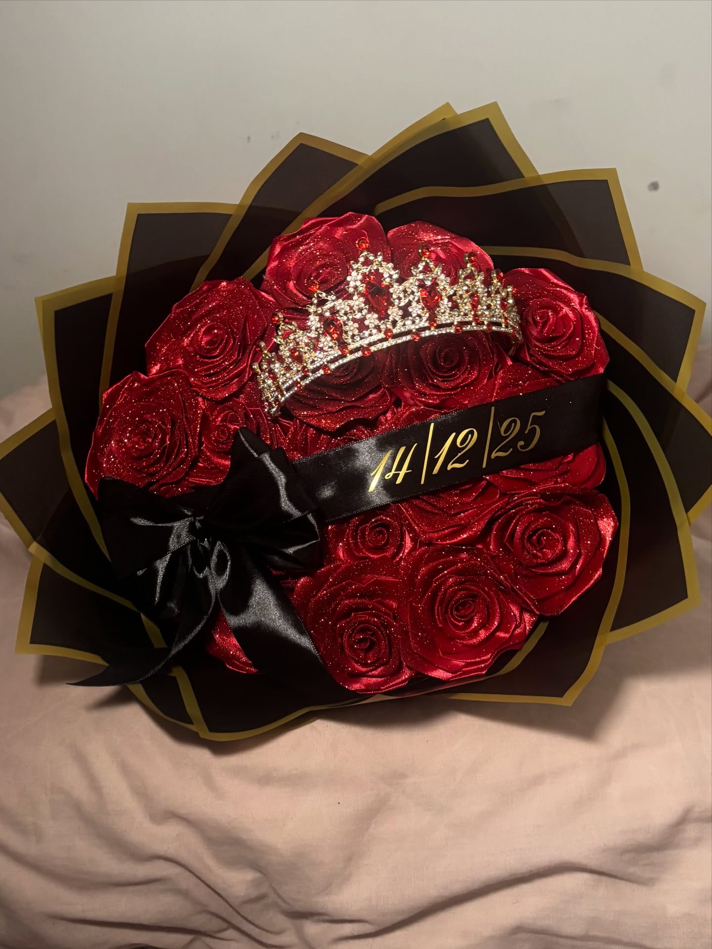 18 red silk glitter roses 🌹