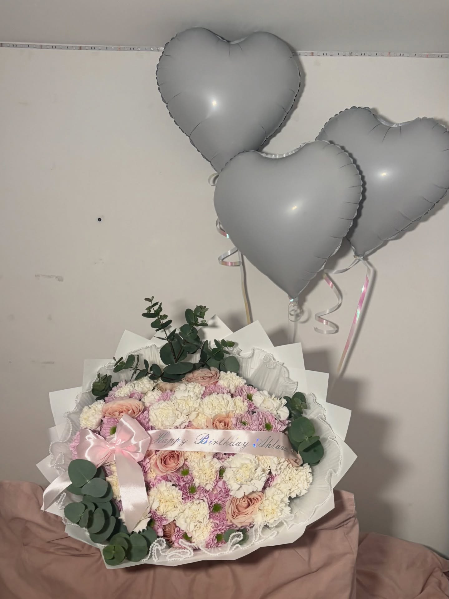 Mixed blooms 😍🌸 balloons available upon collection!