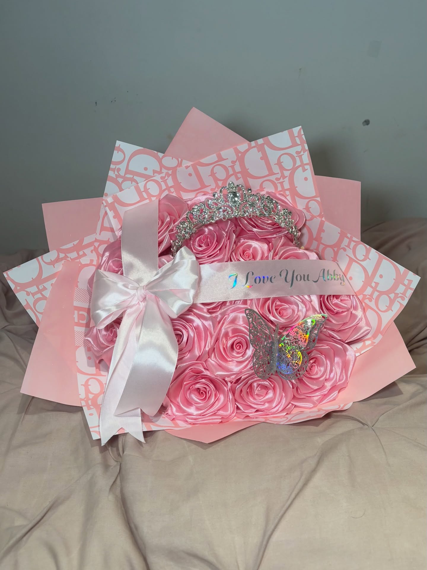 18 pink roses with a banner and tiara 🌸
