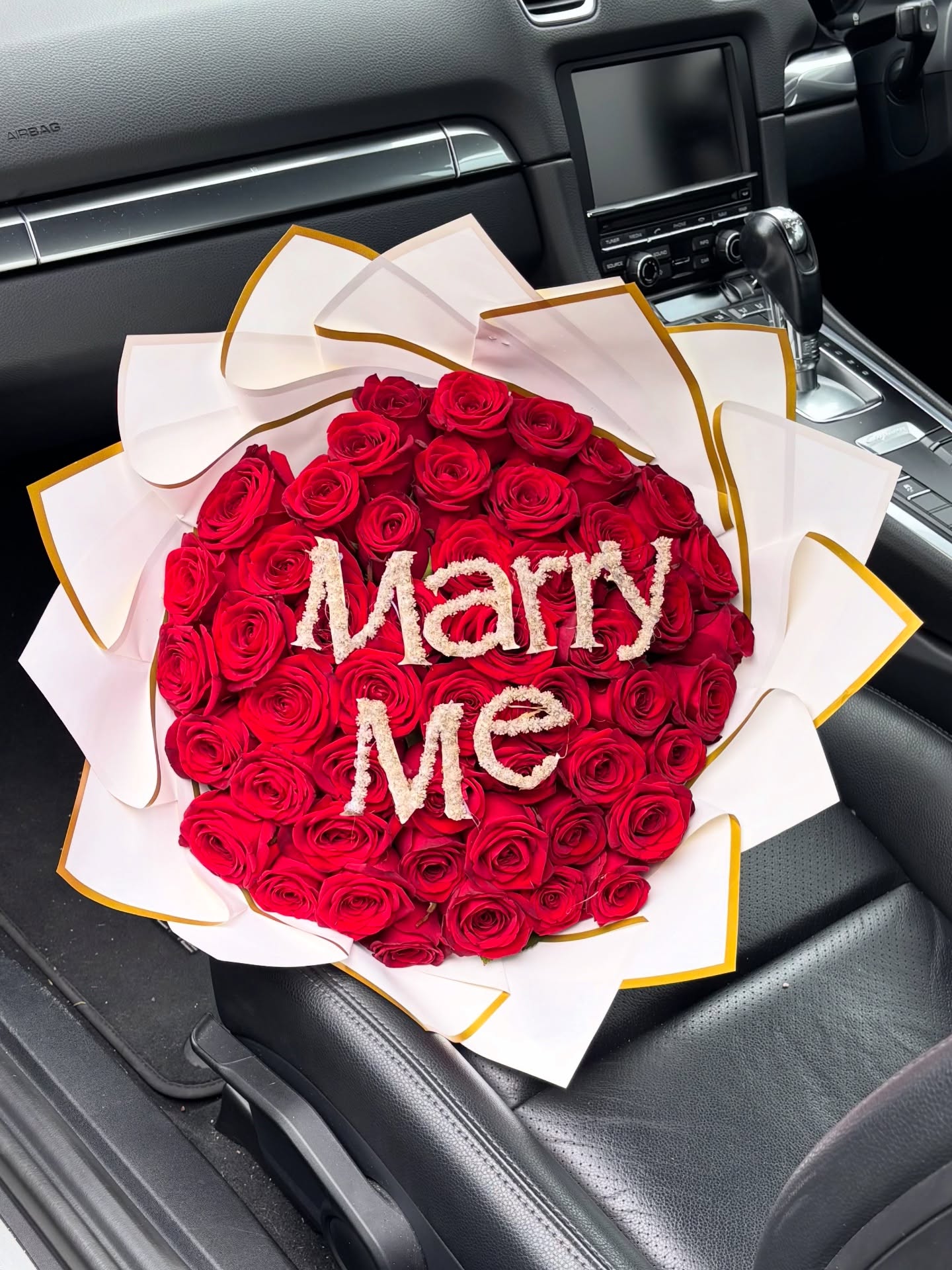 The best way to propose 🌹💍 
50 red roses 😍